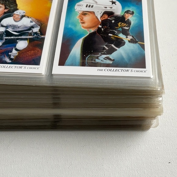 1992 Upper Deck Hockey collector cards - Picture 2 of 9